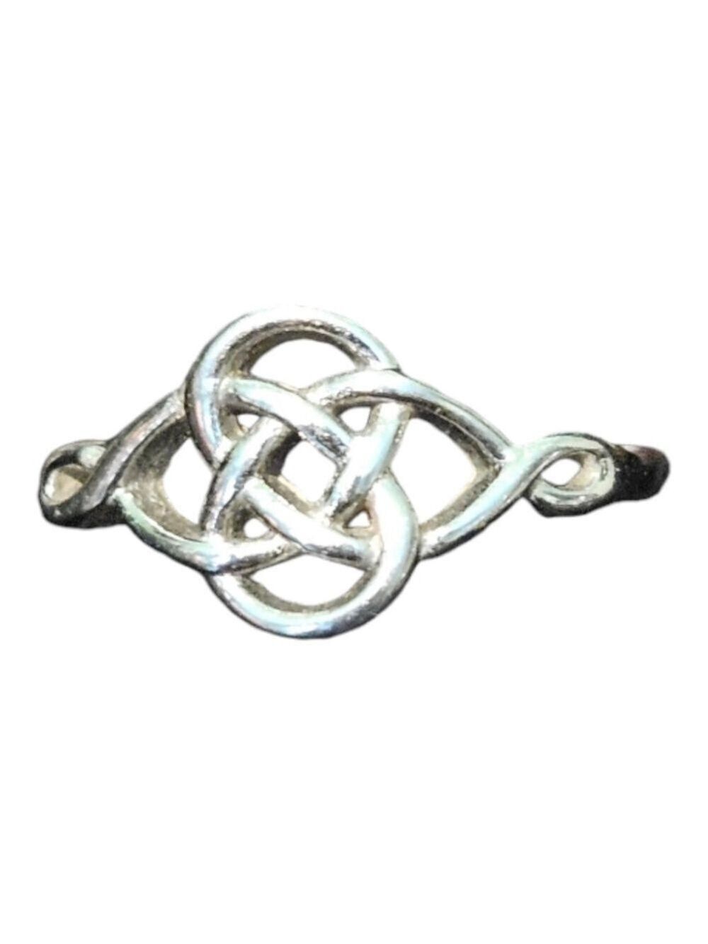 Royal Chain Silvertone Ring Size 7.5 - Picture 3 of 9